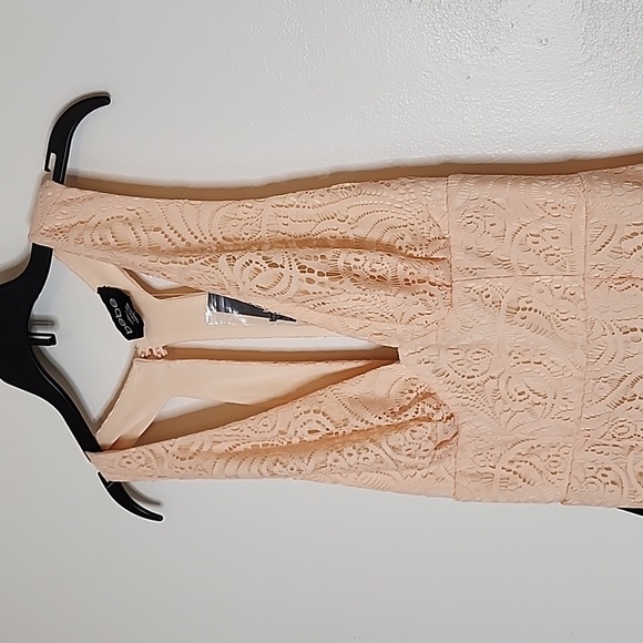 NEW Bebe Allie Deep V Neckline Lace Dress Bodycon Retro Summer Vintage Barbie - Picture 3 of 15